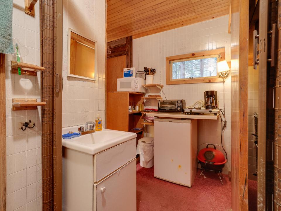 28-30 Old Hotel Rd-83