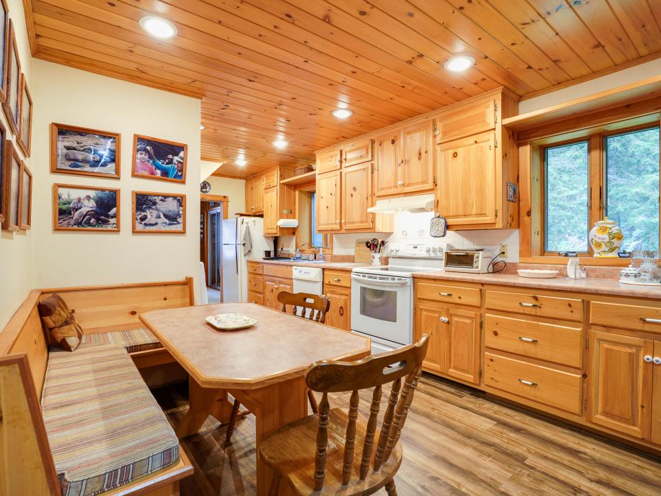 28-30 Old Hotel Rd-30