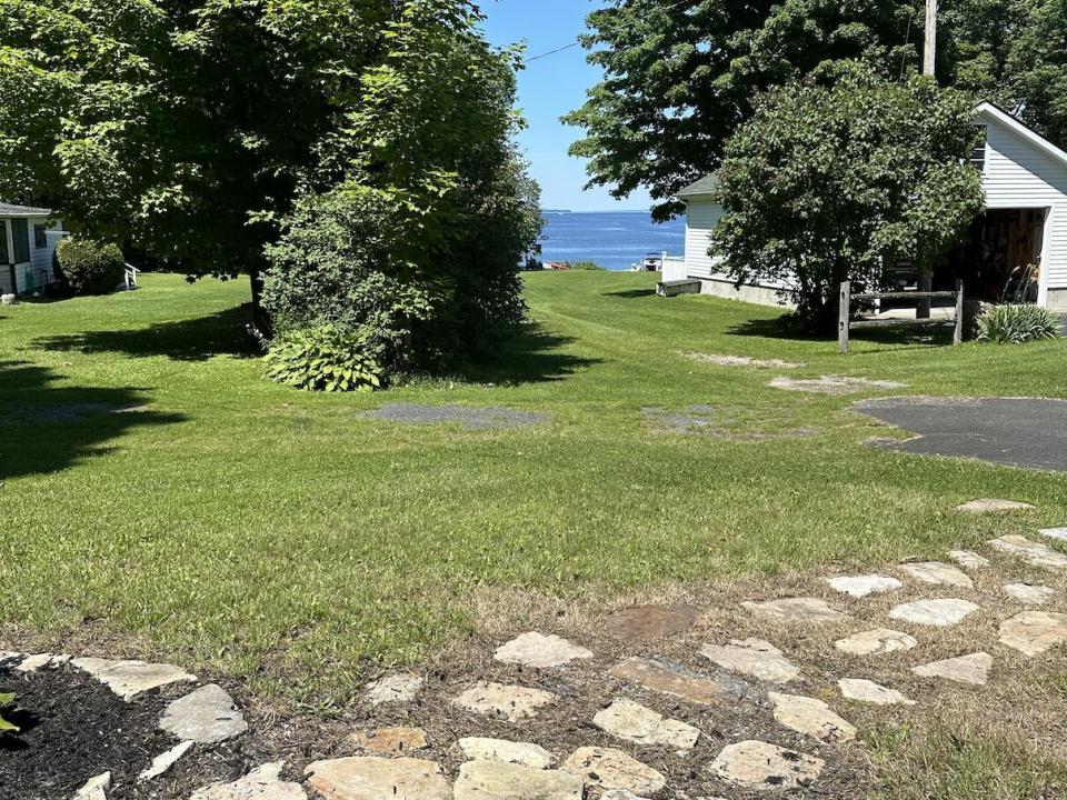432 Bay Lane, Willsboro