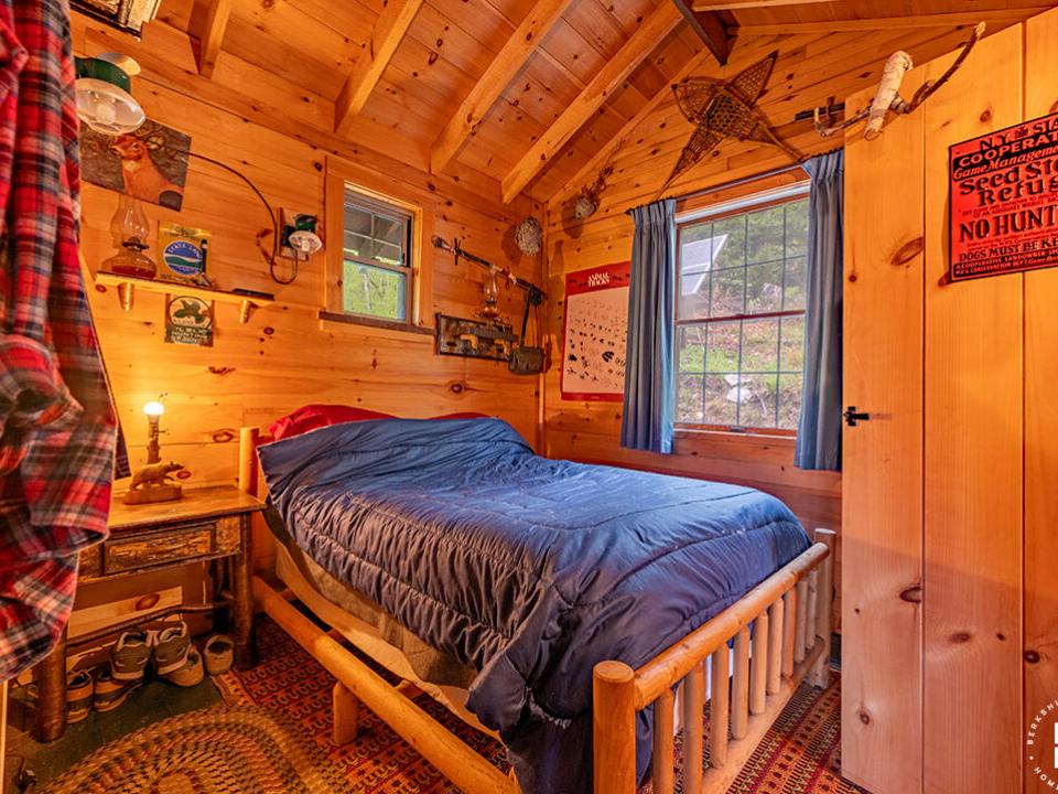 HuntersParadiseInKeeneValley_Bedroom