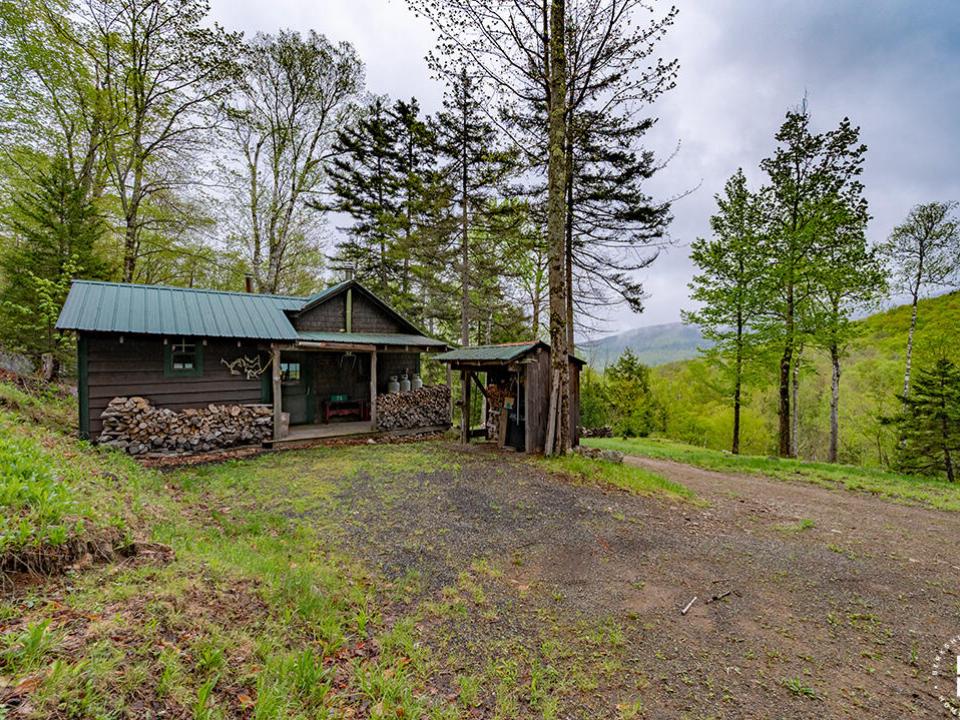 HuntersParadiseInKeeneValley_Exterior_Mo