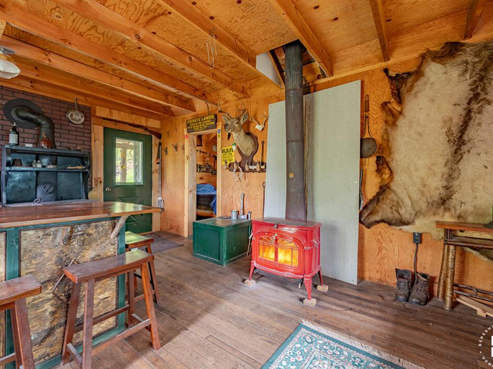 HuntersParadiseInKeeneValley_LivingRoom_