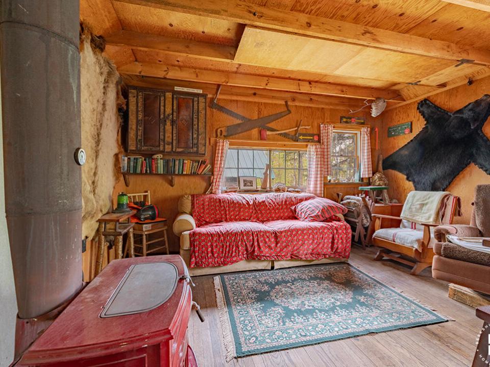 HuntersParadiseInKeeneValley_LivingRoom