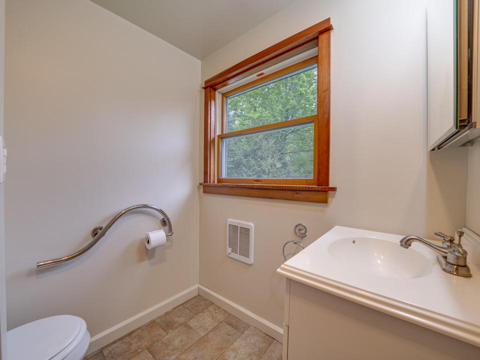 Bathroom Upstairs
