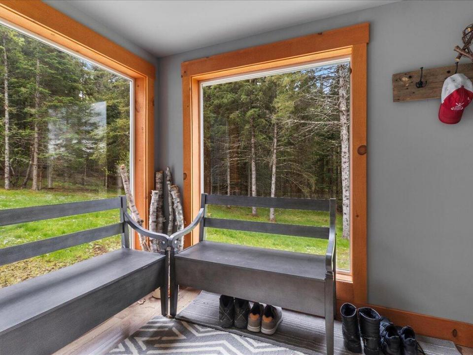 552