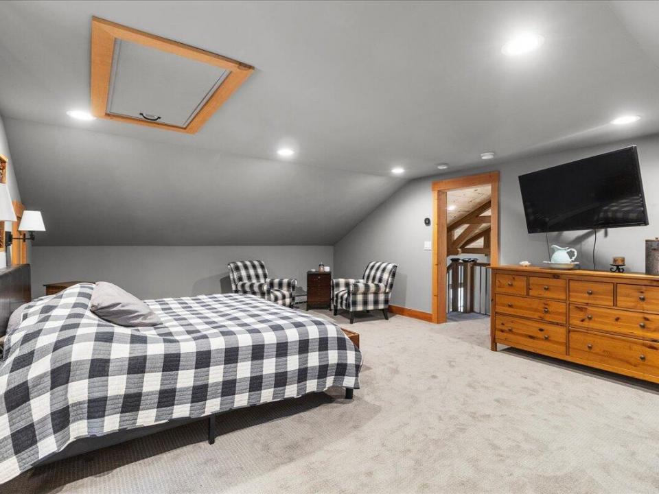 570