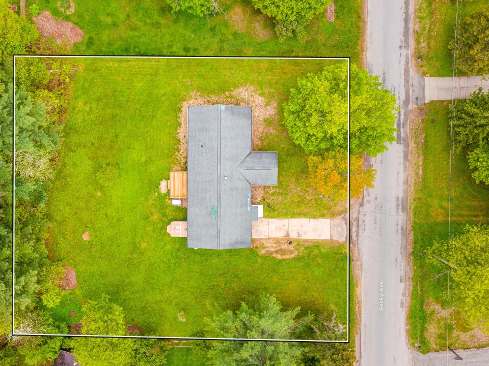 36 Becky Ave-12