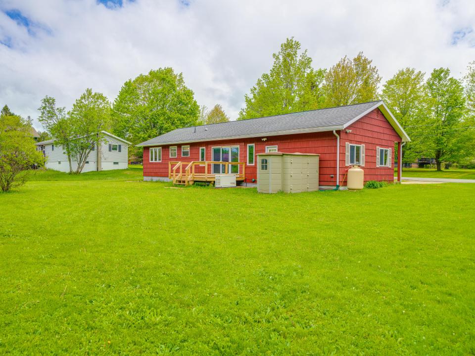36 Becky Ave-23