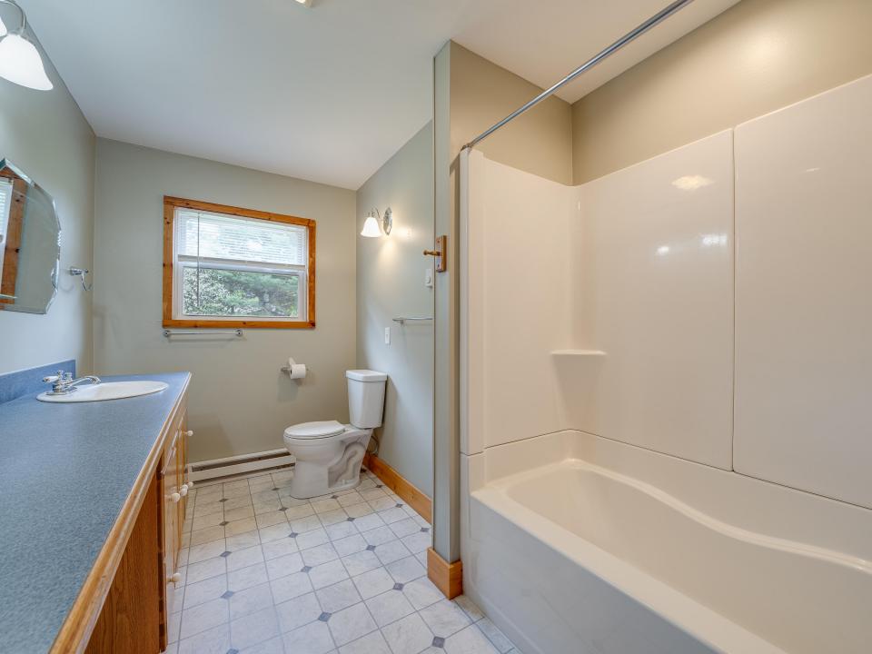 36 Becky Ave-50