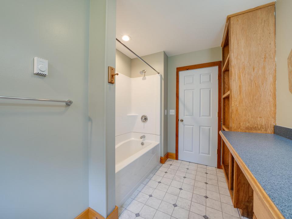 36 Becky Ave-52