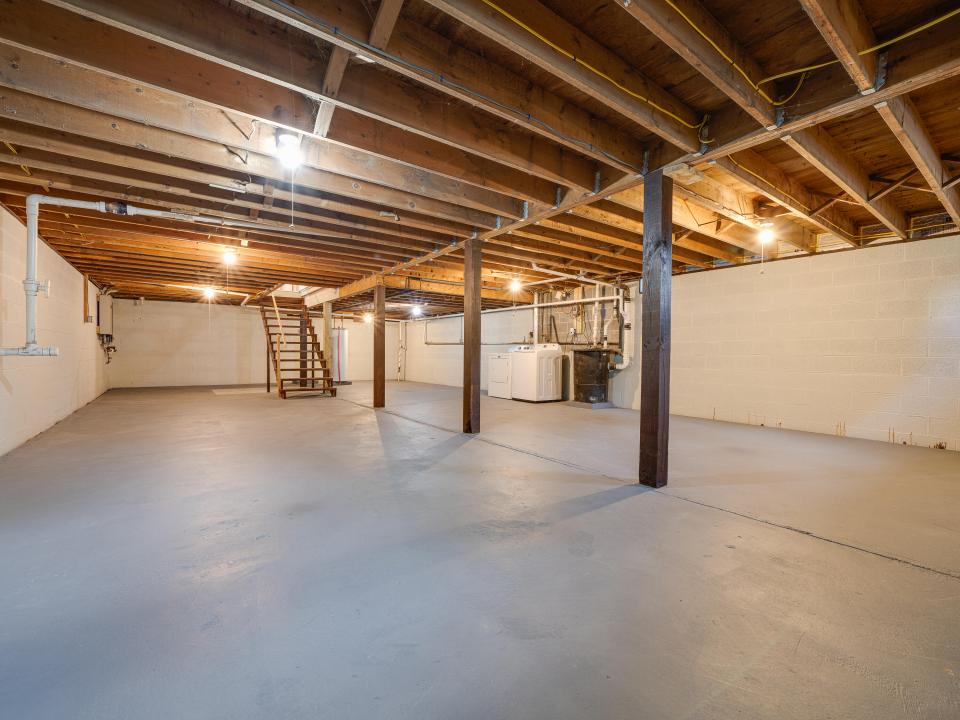 36 Becky Ave-68