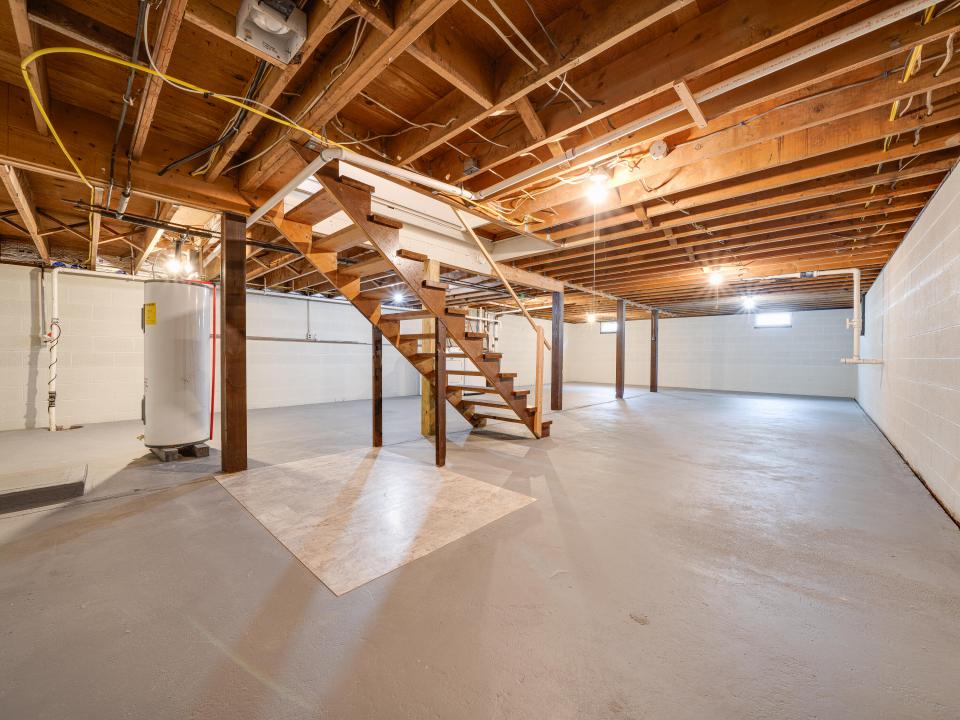 36 Becky Ave-71