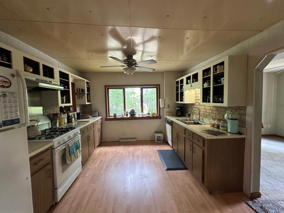 159 Rand Hill Rd kitchen