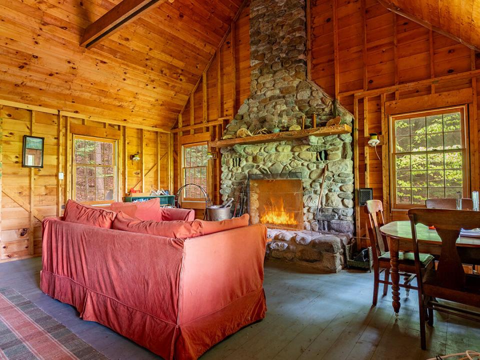 KeeneValleyCampOnLeviLamb_LivingRoom_V