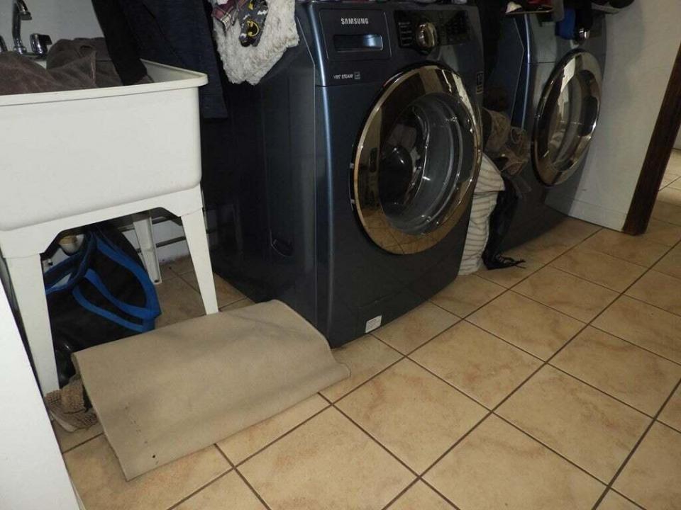 9718