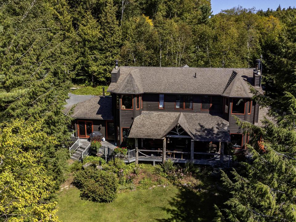 A_Exterior_Lakeside_Close