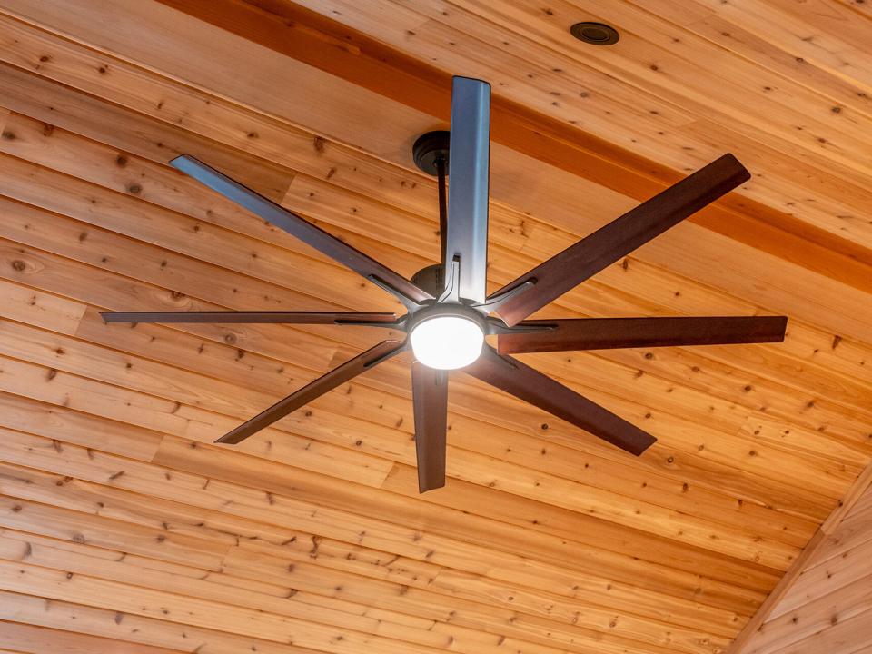 LivingRoom_Feature_Fan_H