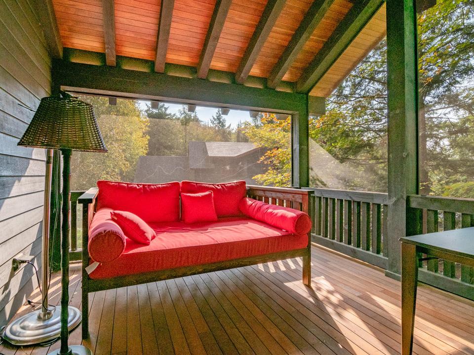 ScreenedPorch_LoungeSofa