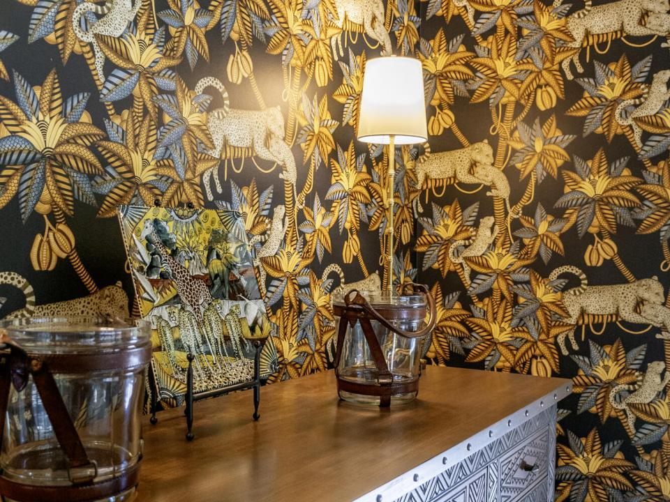 DiningRoom_SideTable_V