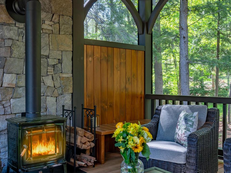 CampSimla_ScreenedPorch_Chair_Fire_V