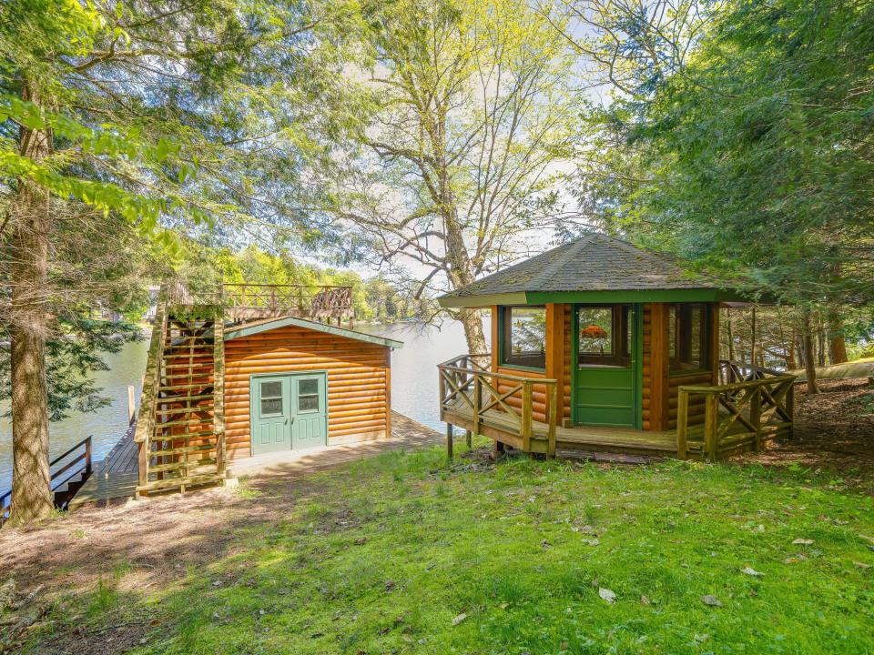 Lakeside boathouse & Gazebo