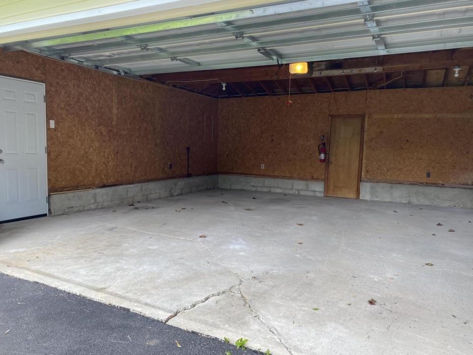garage w/ shop