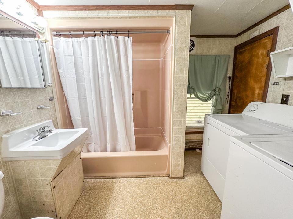 Bathroom Main Floor