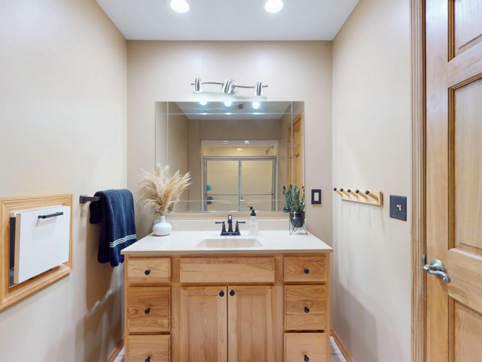 Bathroom Full 2nd Flr