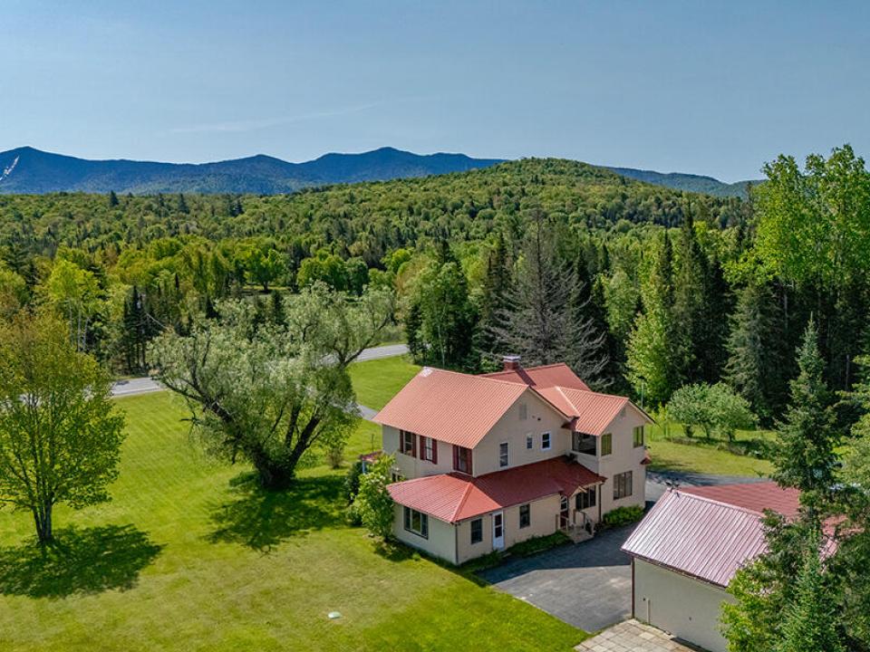 FarmhouseInBloomingdale