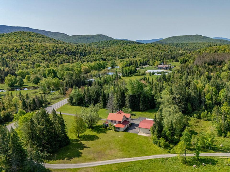 FarmhouseInBloomingdale_A_Exterior_Side_