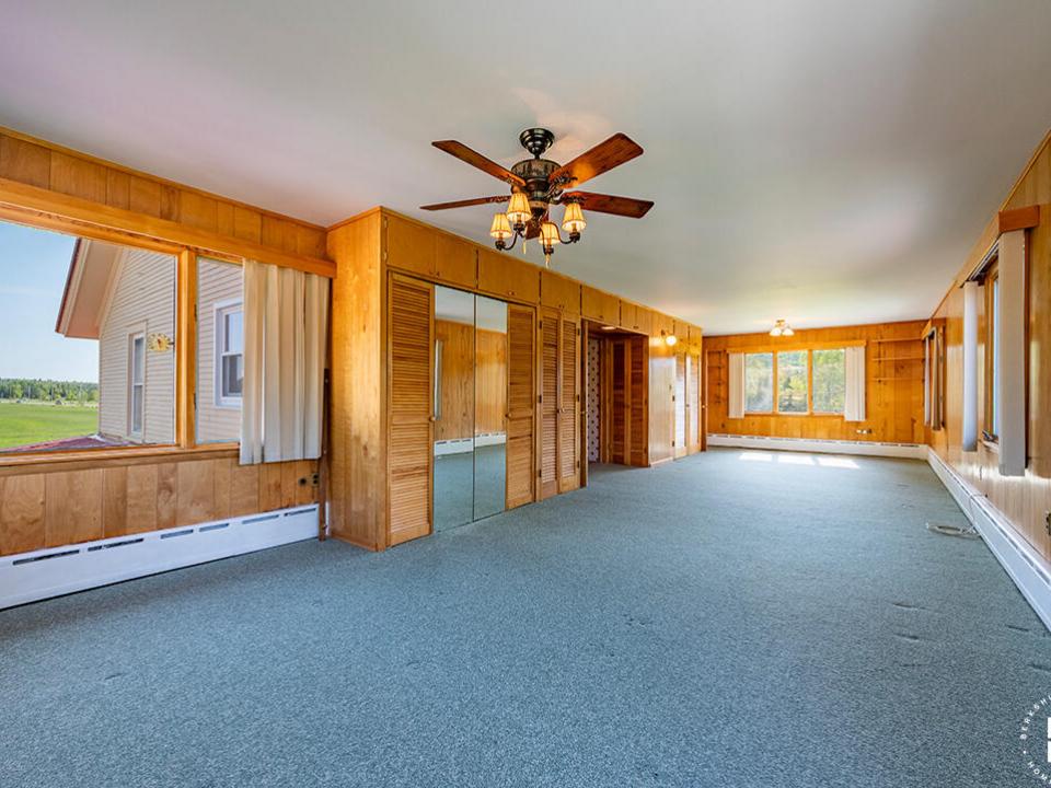 FarmhouseInBloomingdale_Bedroom1_L