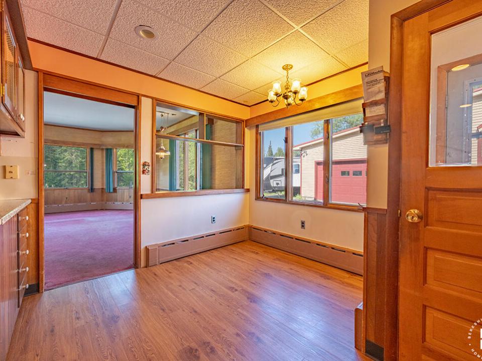 FarmhouseInBloomingdale_BreakfastNook