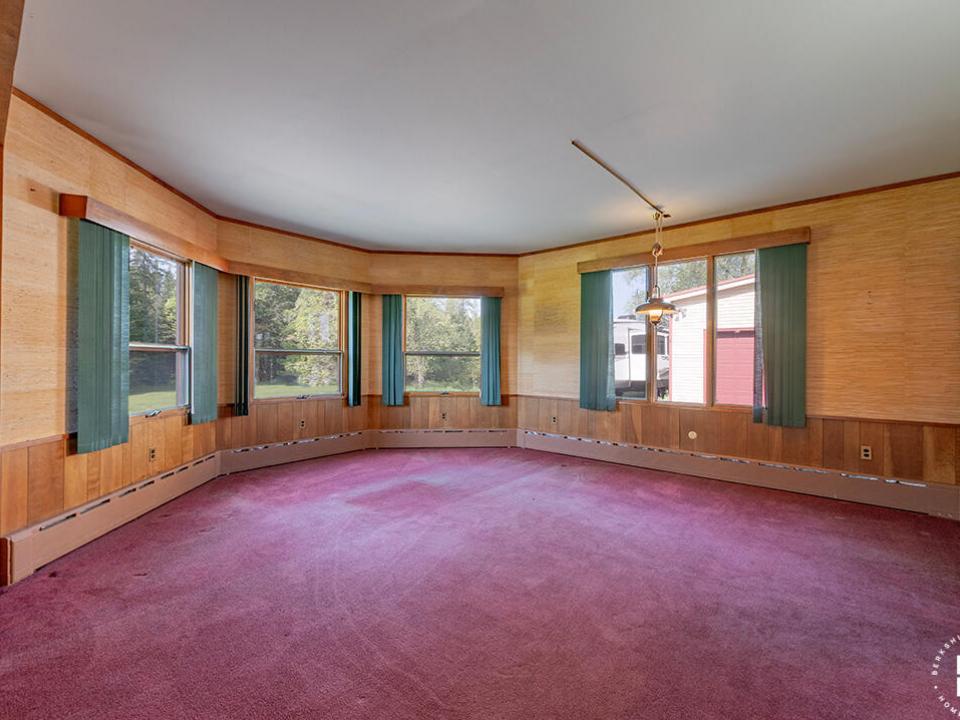 FarmhouseInBloomingdale_DiningRoom