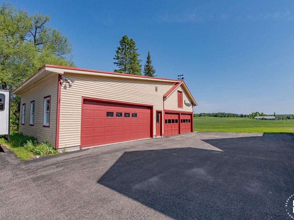 FarmhouseInBloomingdale_Garage