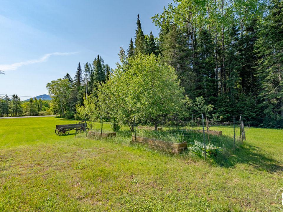 FarmhouseInBloomingdale_Garden