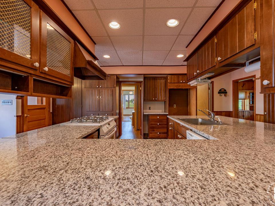 FarmhouseInBloomingdale_Kitchen_Counter