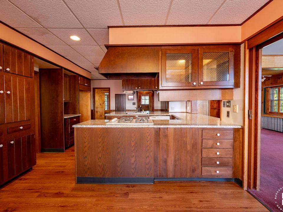 FarmhouseInBloomingdale_Kitchen_From_Bre