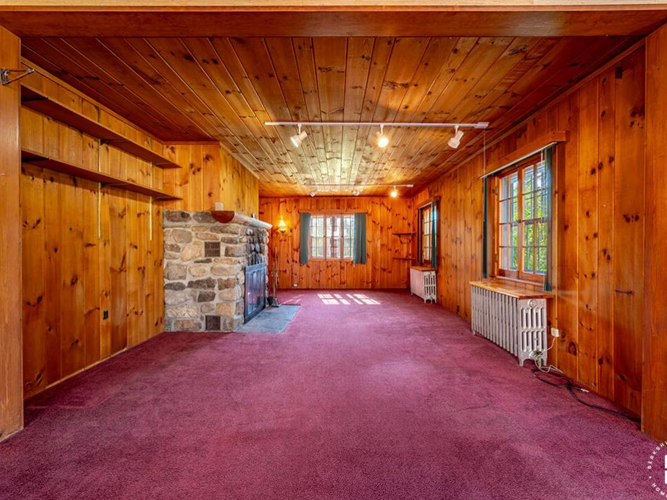 FarmhouseInBloomingdale_LivingRoom