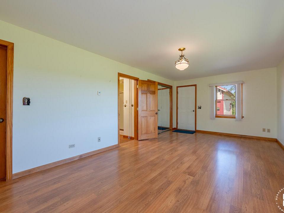 FarmhouseInBloomingdale_MainLevel_Bedroo