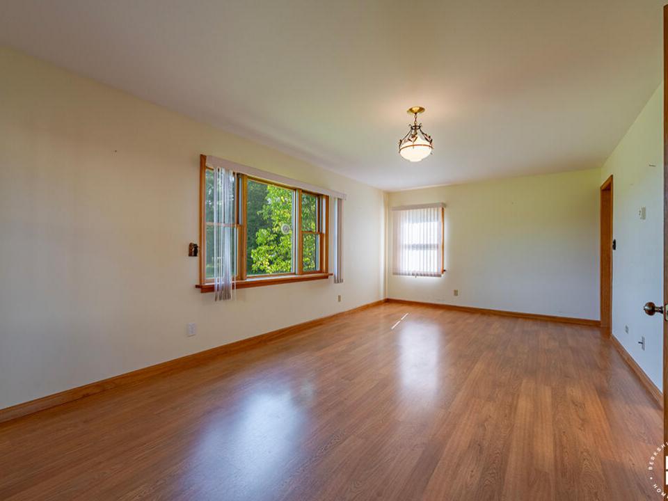 FarmhouseInBloomingdale_MainLevel_Bedroo