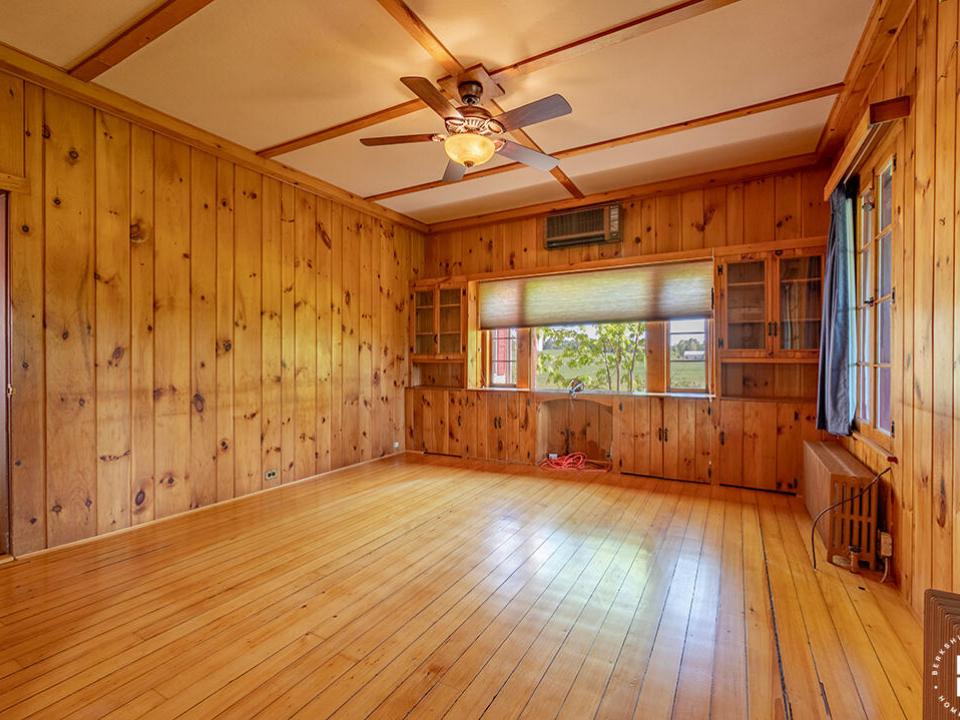 FarmhouseInBloomingdale_MainLevel_Bedroo