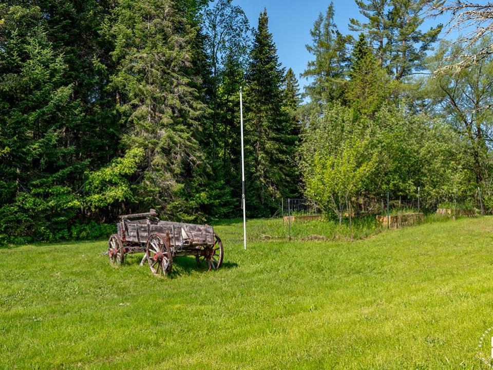 FarmhouseInBloomingdale_Wagon