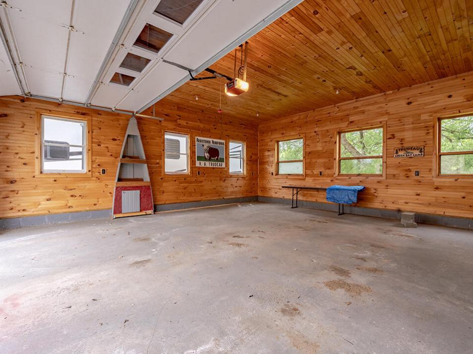 FarmhouseInBloomingdale_Garage_BonusArea