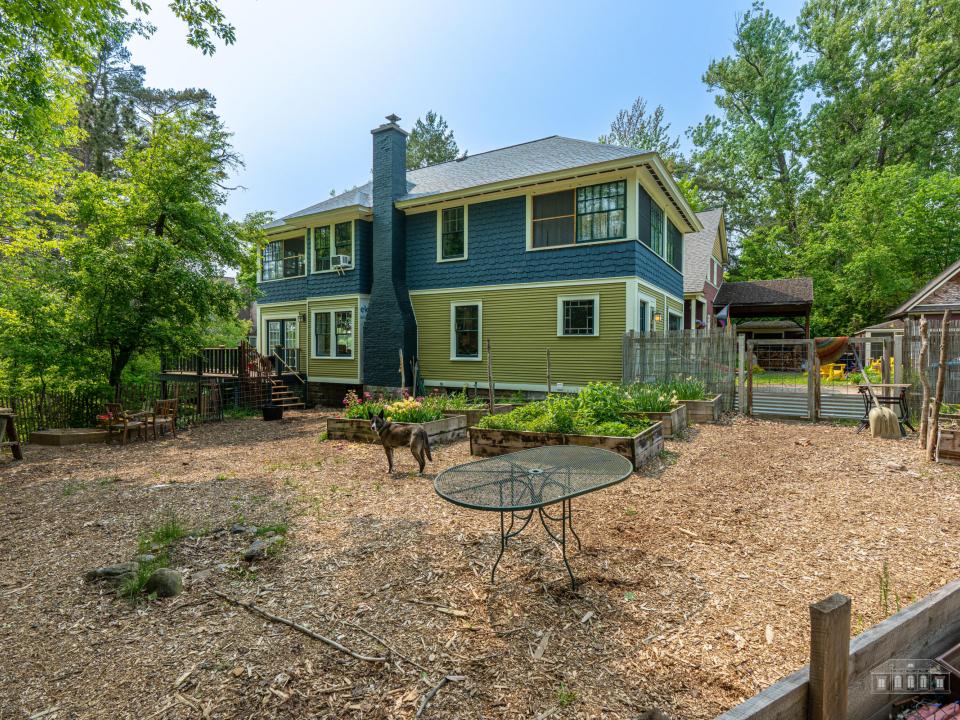 83 Shepard Ave SL-9
