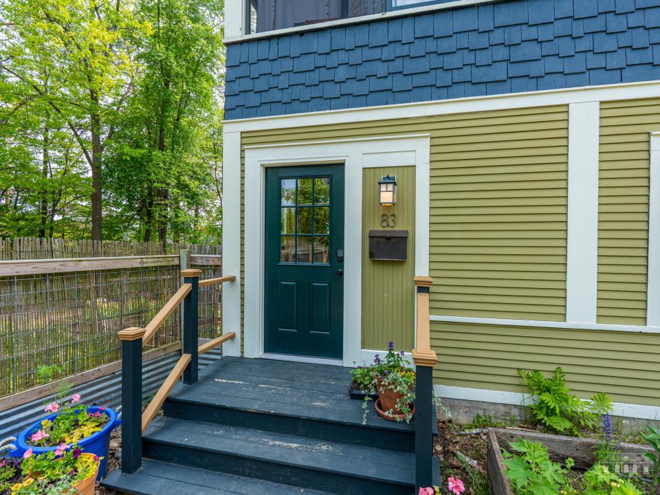 83 Shepard Ave SL-20