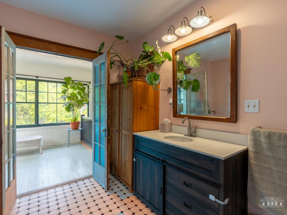 83 Shepard Ave SL-55