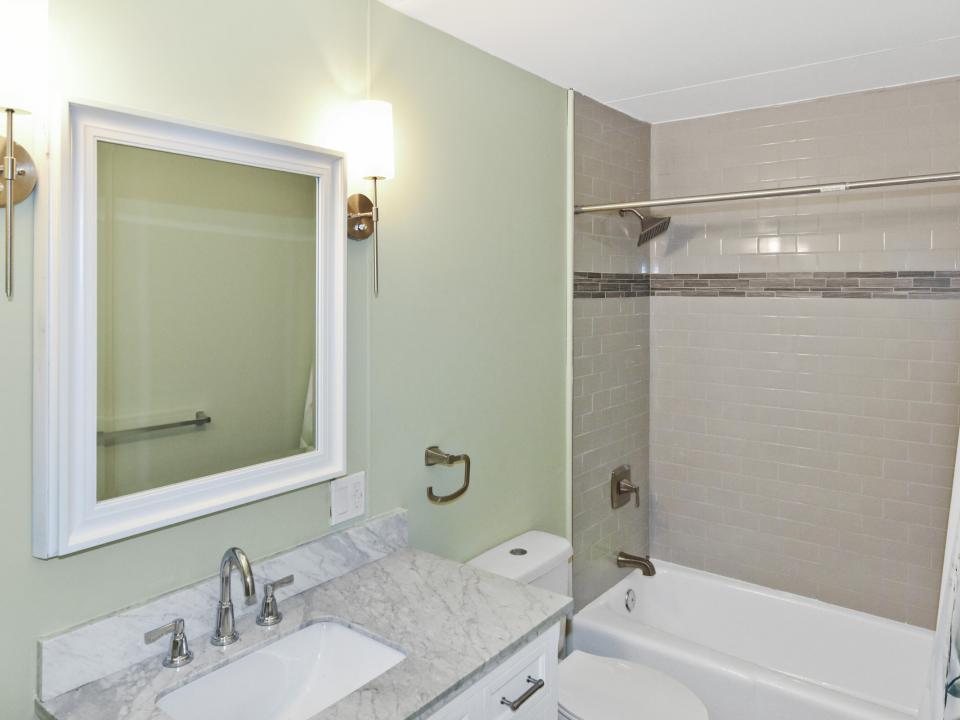 2nd Bathroom 2nd Bathroom