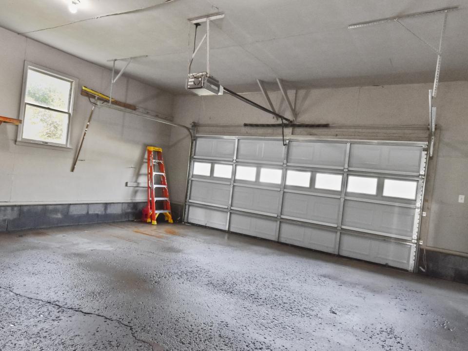 Large 2 Car Garage Large 2 Car Garage