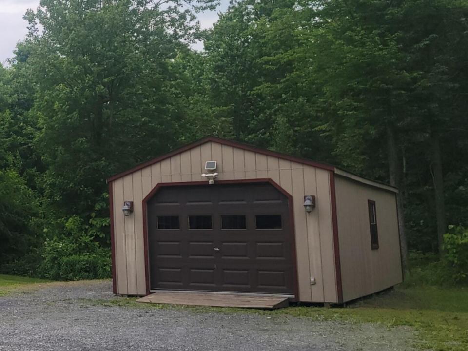 201 Creek garage 2