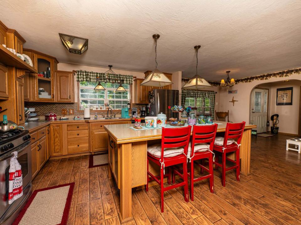 2025 Webster St Marshall Realty-0235-HDR
